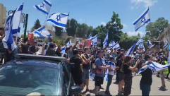 اللد: مستوطنون ينظمون مسيرة تزامناً مع مسيرة إحياء ذكرى هبّة الكرامة